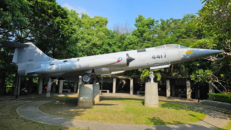 這是我在彰化八卦山意外撞見的F-104戰機!開心!