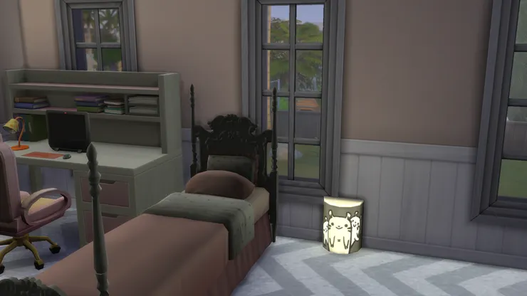 不想太刺眼，所以床頭燈裝在下面。(Sims 4的孩子相當麻煩，要安裝這盞燈才能驅趕怪物，但有時裝了也驅不到，讓我們這些大人沒覺好睡。)