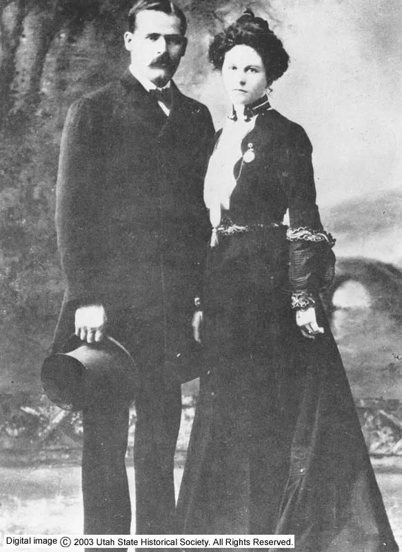 日舞與女友埃塔的合照。(1901年)