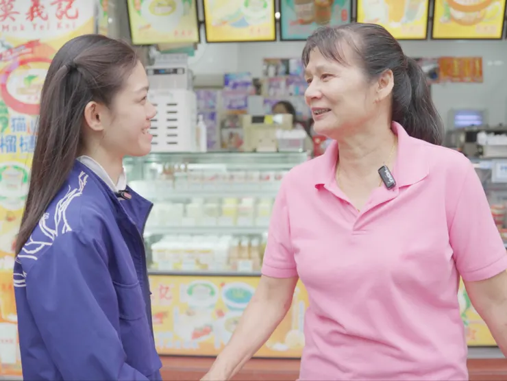 莫義記梁女士(右)、澳門青年吳子盈(左)