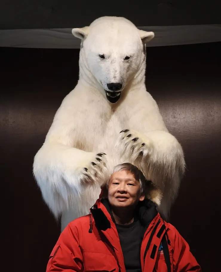 到 Explorer Hotel 讓北極熊洗個頭，按摩一下? 