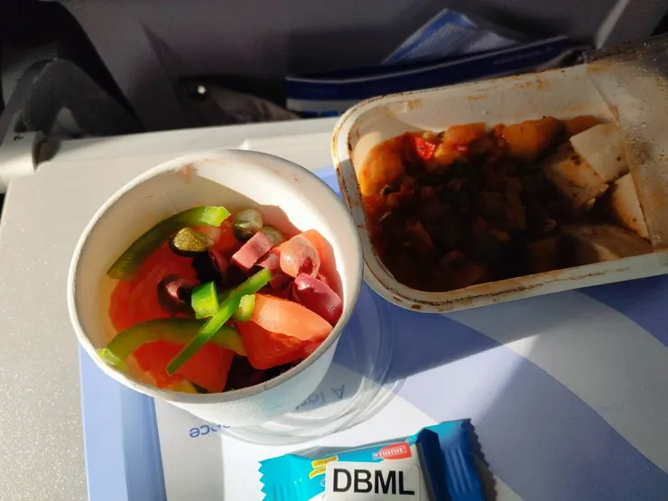 愛琴航空飛機餐，有熱食就是感動～