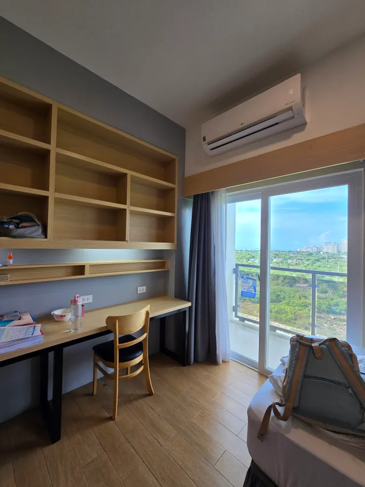 面外面的那一側