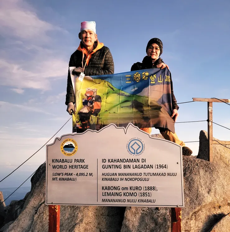 ▲6:00登頂Low's Peak（羅氏峰）