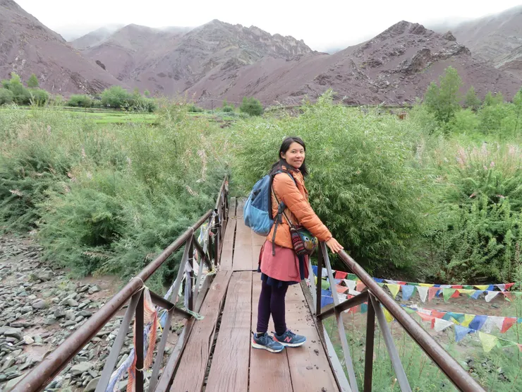 與拉達克友人漫步在水氣大山