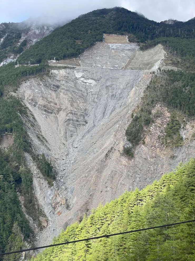 南橫上的大崩塌，十年也無法修復