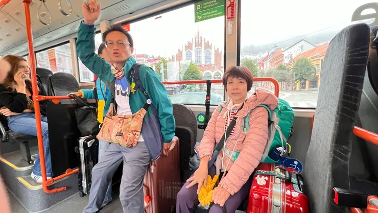 搭卑爾根公車去轉乘電車往機場