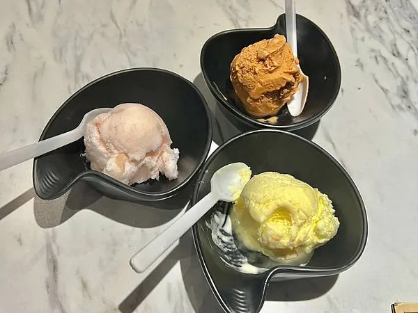 +（內湖火鍋）騰爐酸菜白肉鍋～特製酸菜白肉鍋Ｘ正宗川味麻辣鍋