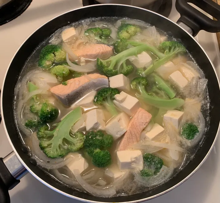 愛妃清晨煮一鍋鮭魚湯,引發一連串的意外創作靈感...帝君才開始補腦...