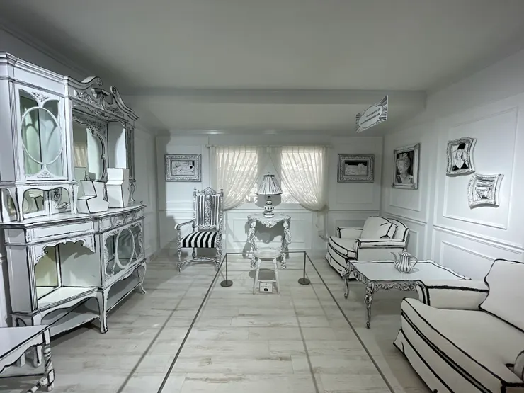 白色線條場景是拍照點！可以坐在中央的椅子拍美照