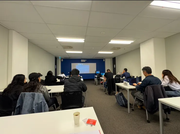 把自己當成學生，聽講座學習兩小時，聽到些有趣的案例