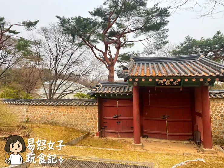 遠處白色的溫室（自行拍攝）