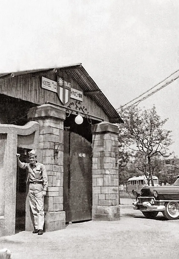 喬治·馬西(George Marcy)於1956年初被派駐台灣美軍顧問團(MAAG Taiwan)。他回憶自己每日獲得45美元的日津貼,並居住在草山的12號招待所,如圖所示。