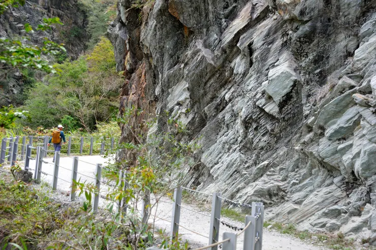 【慢賞徐行大塊文章鬼斧神工】