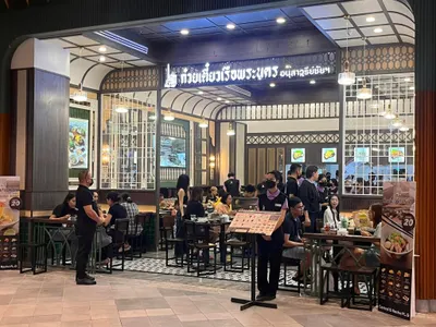 曼谷宵夜好夥伴，百貨24小時船麵店