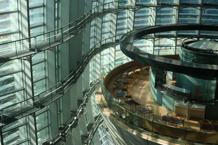 餐廳開放時間跟美術館不太一樣,且每層樓都有不同的餐廳