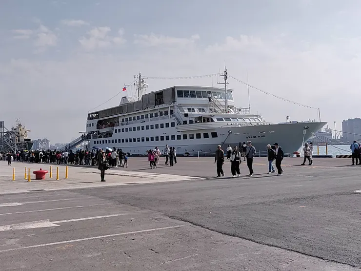 「望僕號」，最大海上圖書館世界