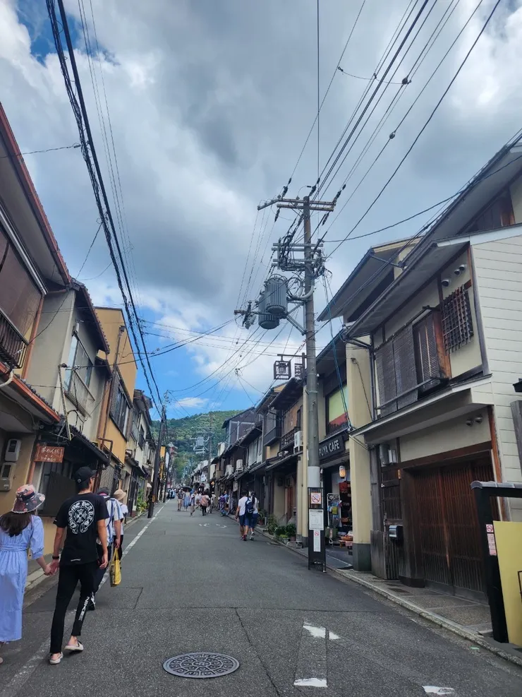 前往清水寺的路上,是一個坡。