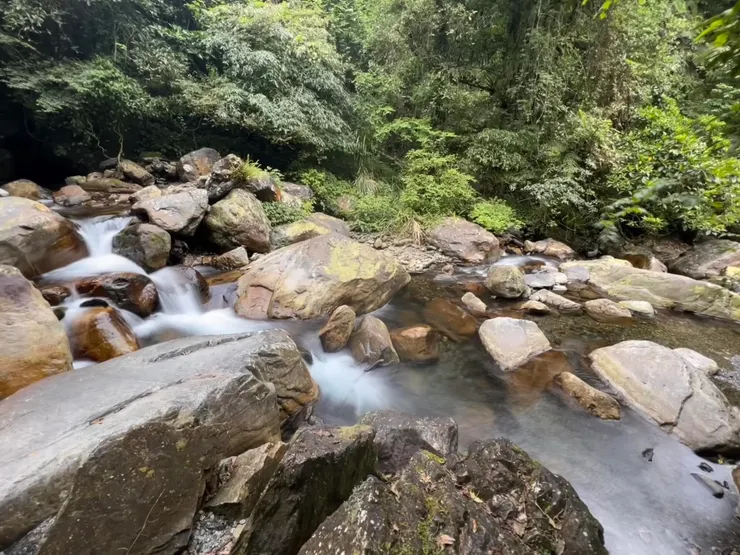 終點到了，松羅湖是在上面多遠的地方呢？