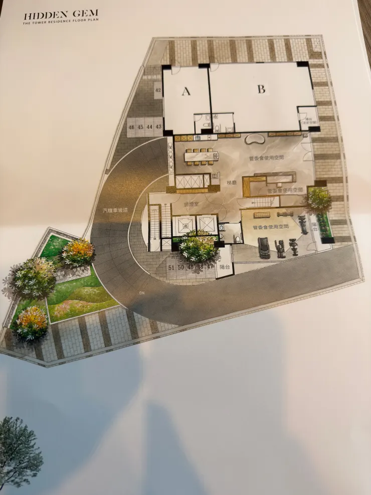 彎弧型單車道 一層四戶 樓下兩間店面