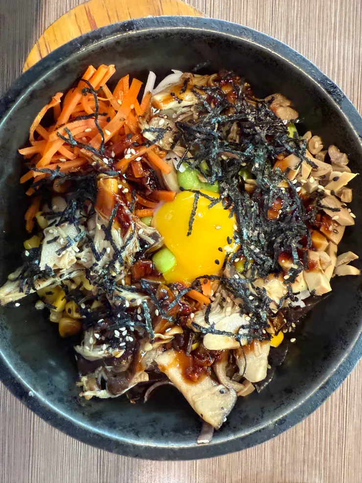 2026/04/14 蕈菇石鍋拌飯