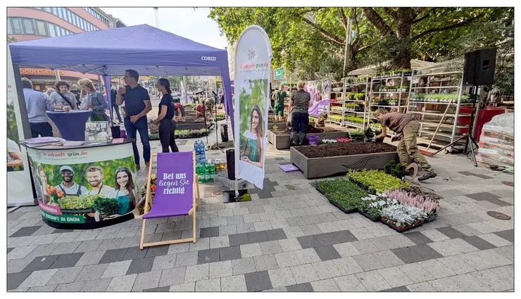 經過一處很像是賣園藝用品的地方, 看了很久