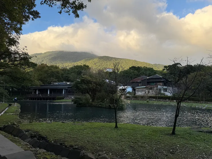 遠遠那間就是男湯