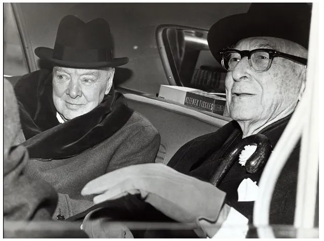 【伯納德·巴魯克與丘吉爾合照圖】