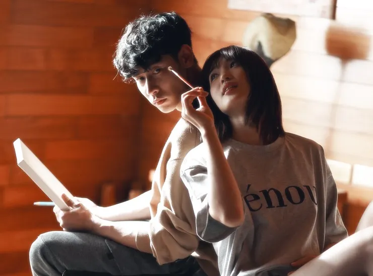 馮晨軒特邀昔日工作夥伴王牧語參與MV拍攝，兩人一拍即合的好默契讓工作人員都說讚。（圖／迷音工作室提供）