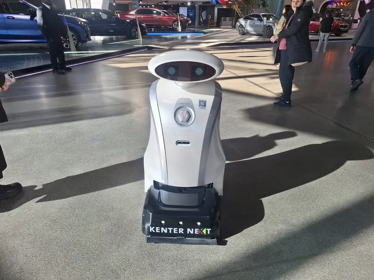 △可愛的機器人小哥出來迎接客人