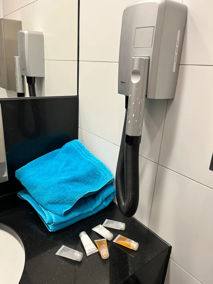 附洗髮沐浴乳大浴巾