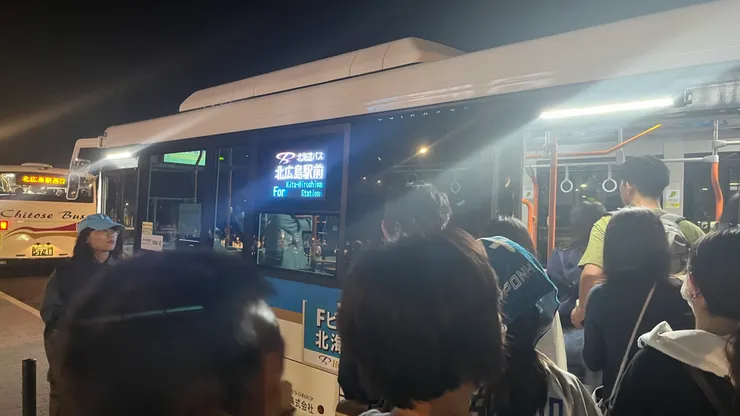 畢竟要接駁的人可能真的是成千上萬，需要點時間消化。