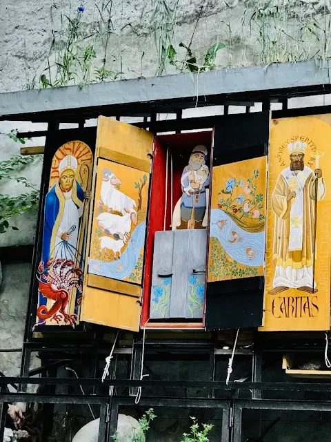 壁畫打開是做工精巧的木片書