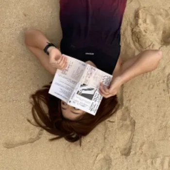 一個門裡面一個文的沙龍