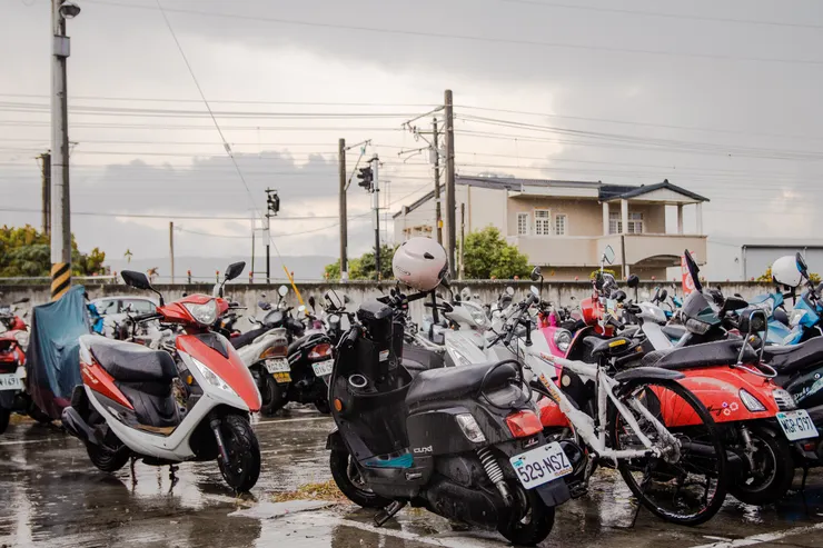 永靖車站也是因為聯外道路，有了屬於自己的停車場