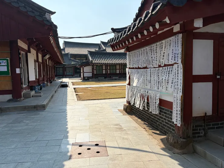 光州鄉校內部