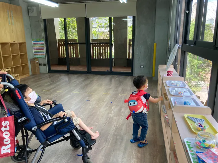 我陪伴你，你陪伴我。