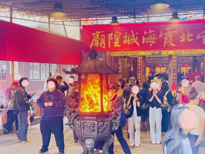 想脫單就去拜月老