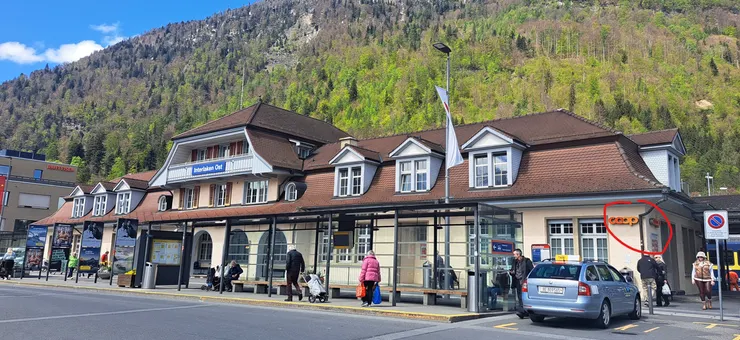 茵特拉根車站 就有Coop超市 很方便