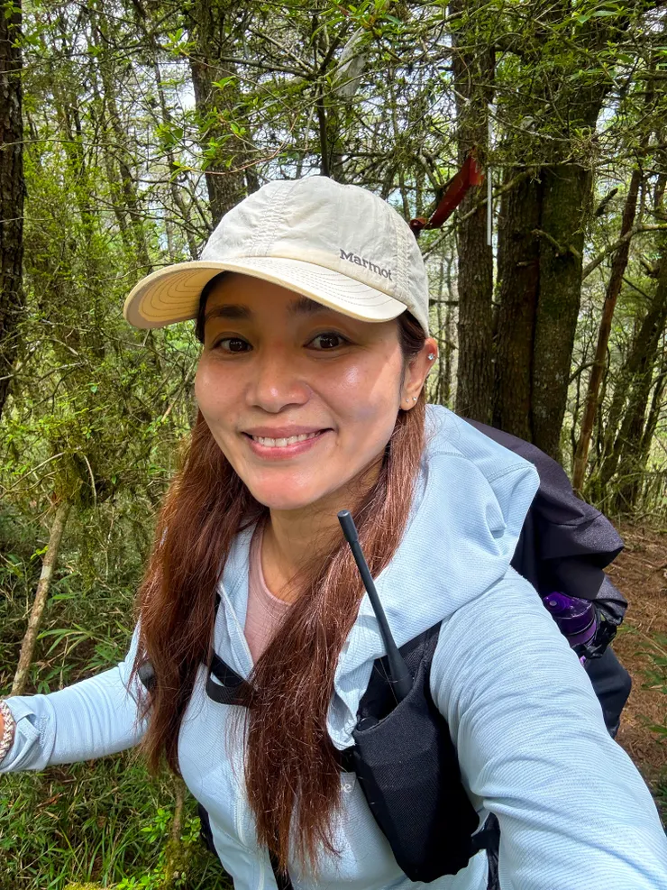 那個對講機天線一直擢到臉～🤪