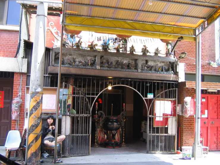 頂公館福德宮舊照，剪粘略有改變（圖片：何文賢老師提供 / 國家文化記憶庫）