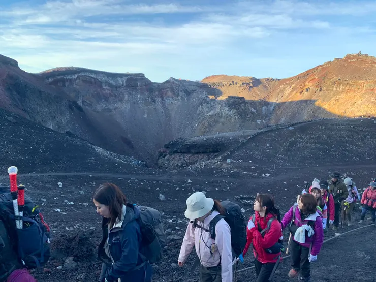 火山口繞行（缽巡），比想像中的要大圈很多
