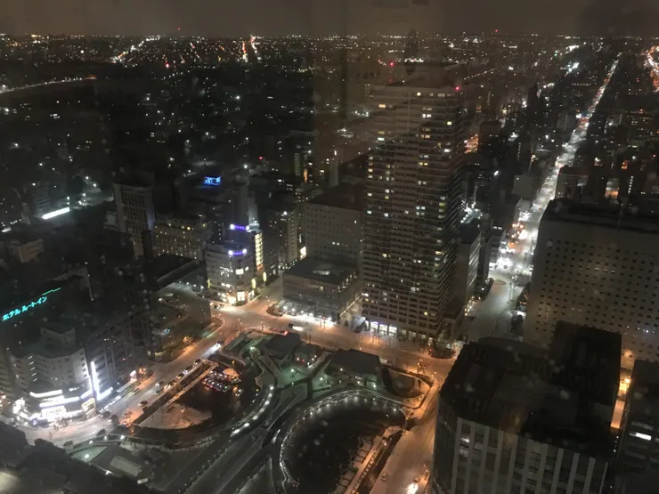 登上札幌JR塔。