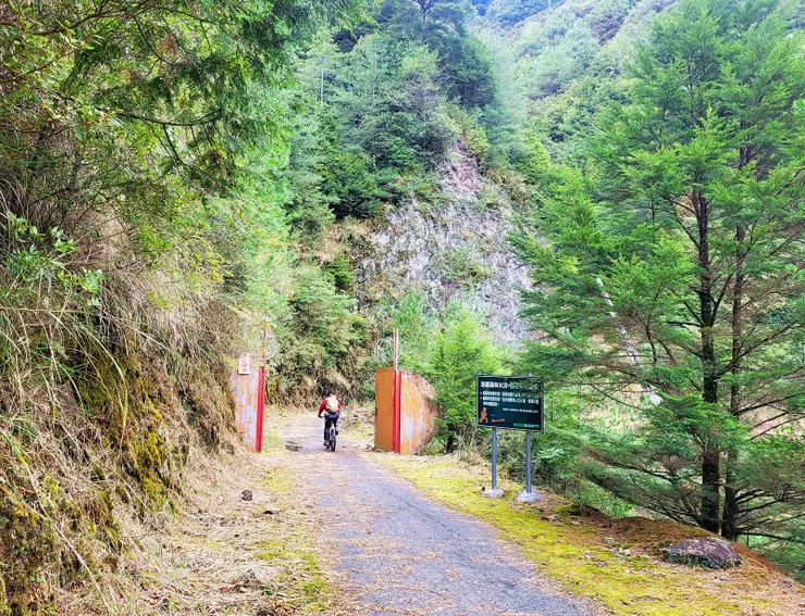 ▲10：45來到林道地標-大鐵門