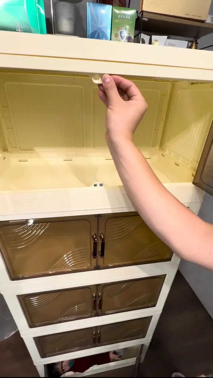 最後放上磁鐵，輕輕就能扣進去