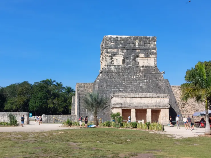Plataforma de Craneos O Muul Tzek