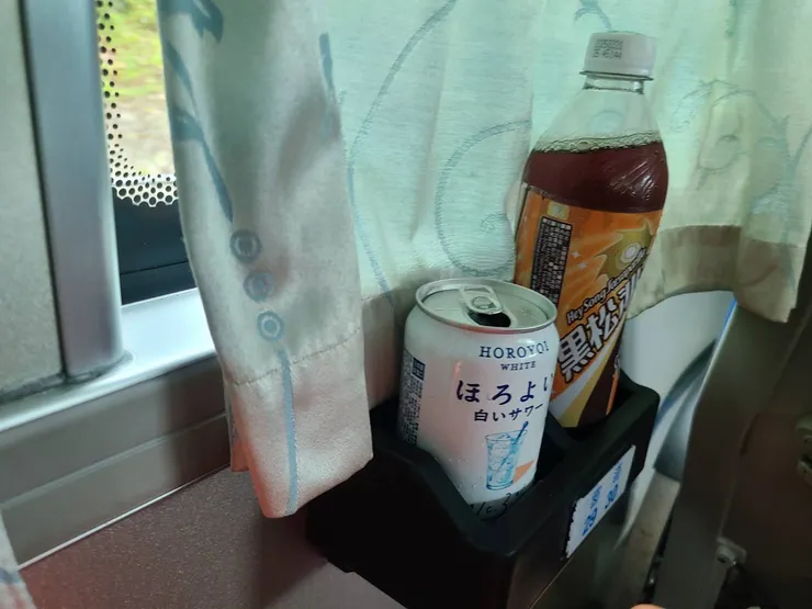 南山村超商買飲料，超爽。現在年紀開始漸長，已經不像過去可以直接背大罐汽水上山爽了，要有效率分配體力