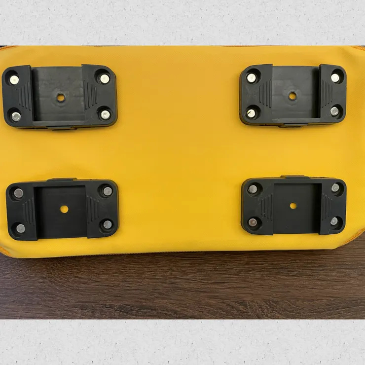 四個輪子，可拆卸