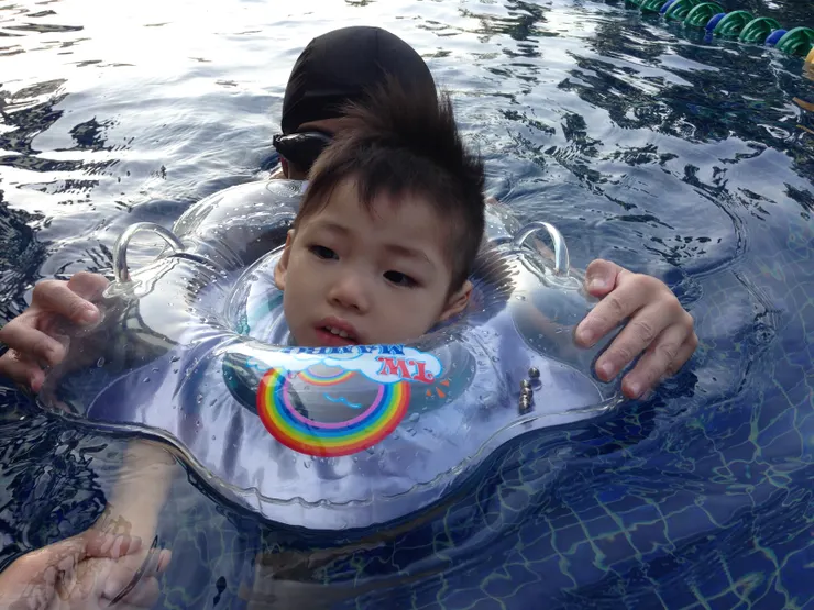 2014暑假飯店~玩水是腦麻兒喜好的事物。