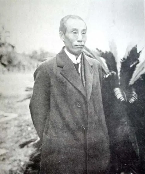 早田文藏。由 Sasaki - Trans. Nat. Hist. Soc. Formosa 24. 1934 reprinted in: Hiroyoshi Ohashi: Bunzo Hayata and His Contributions to the Flora of Taiwan. Taiwania 54 (1), pp. 1-27 (2009), 公有領域